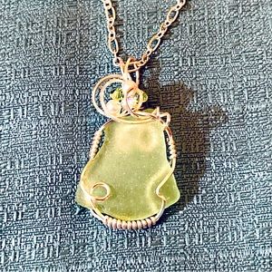 Green Sea Glass Beaded Twisted Metal design Pendant necklace new